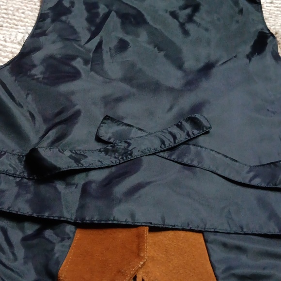 Leather Suede Fringe Vest. - Picture 6 of 7